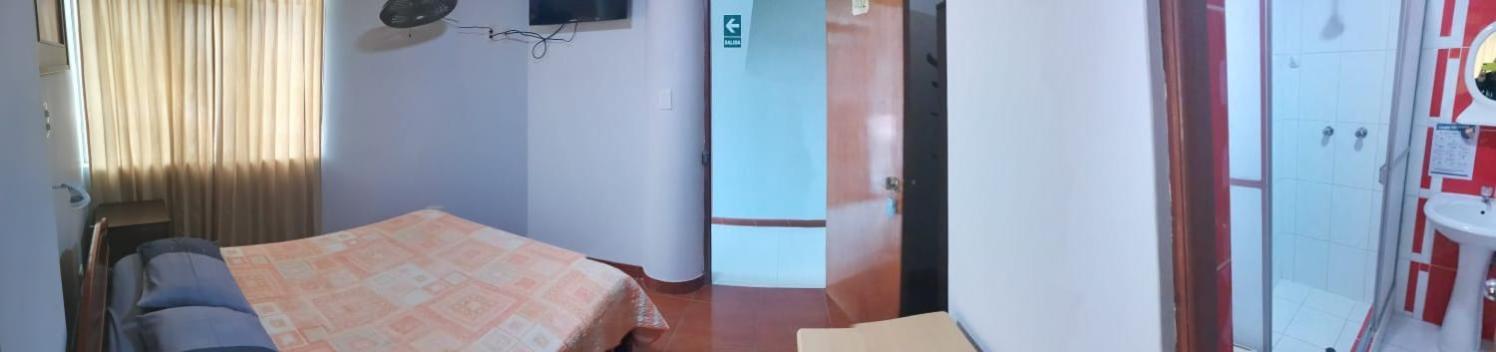 אילו Hostal Puerto Ingles מראה חיצוני תמונה