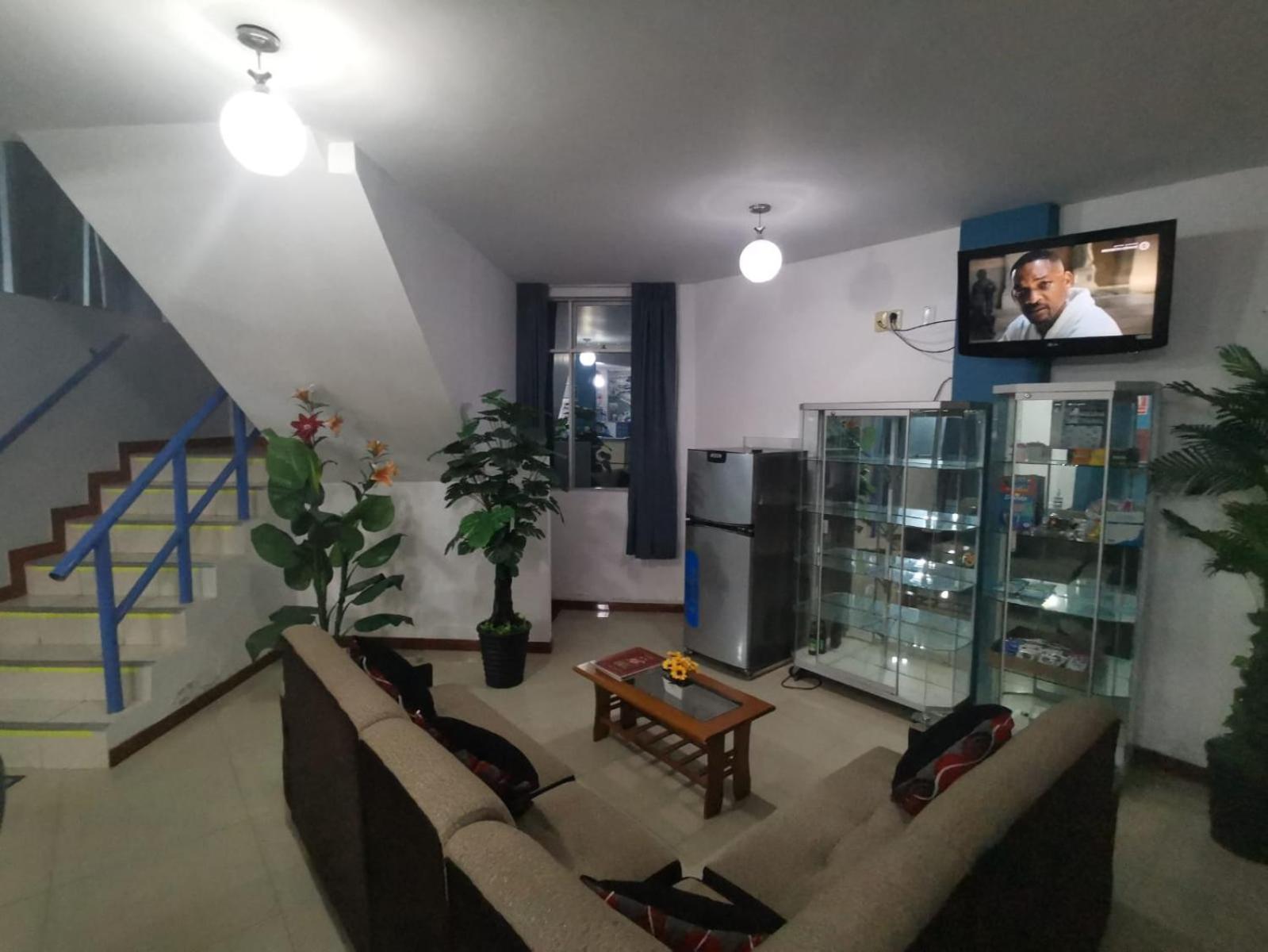 אילו Hostal Puerto Ingles מראה חיצוני תמונה