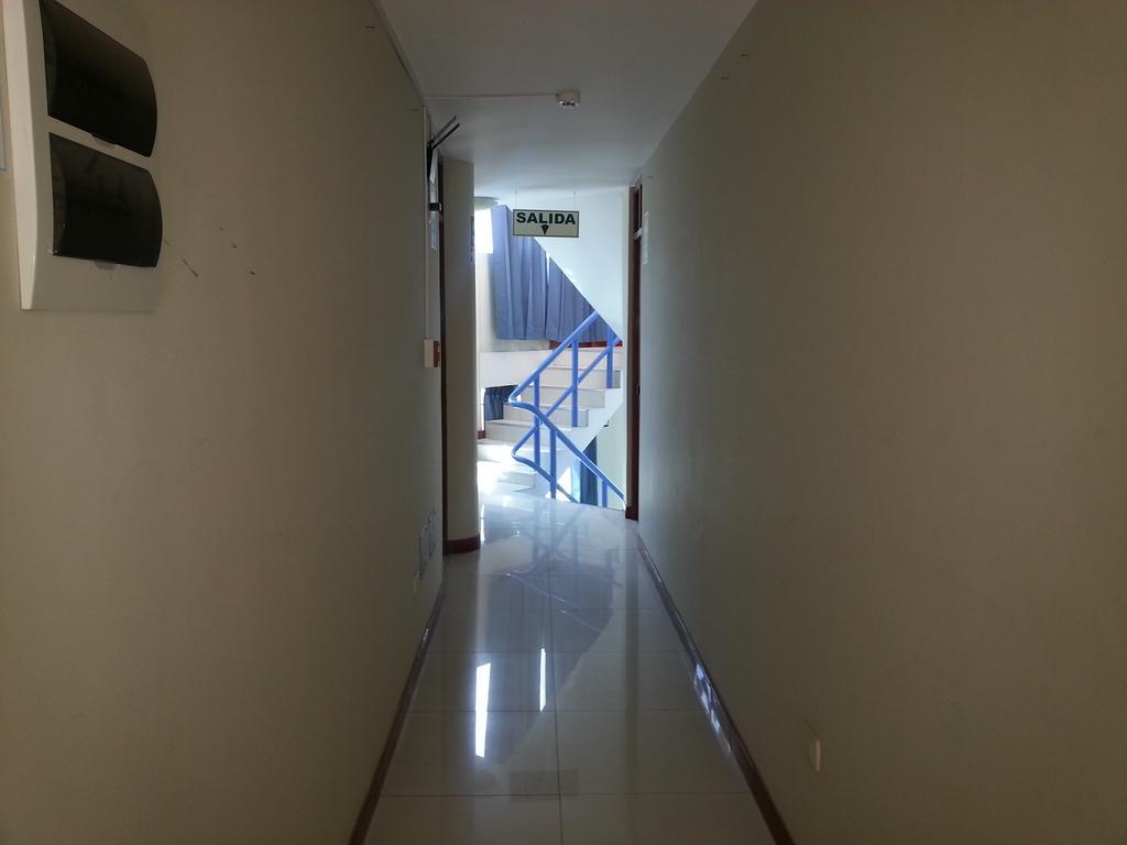 אילו Hostal Puerto Ingles מראה חיצוני תמונה